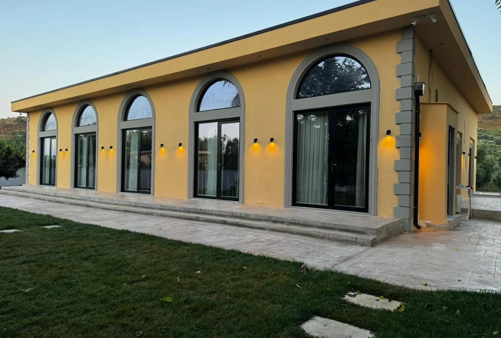 Villa Shehu Zvernec Guest house